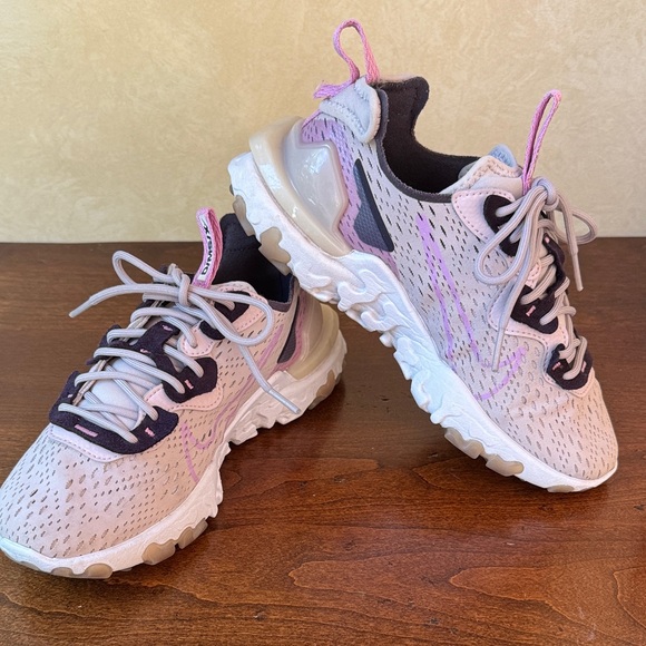 Nike Woman’s React Vision Sneakers - Picture 1 of 3